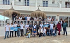 El director del Info, Joaquín Gómez, junto a los jóvenes galardonados y participantes
