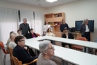 La consejera de Política Social, Familias e Igualdad, Conchita Ruiz, junto con el alcalde de Alcantarilla, Joaquín Buendía, durante su visita al ...