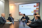 El consejero de Fomento e Infraestructuras, Jorge García Montoro, y el decano del Colegio de Ingenieros de Caminos, Canales y Puertos de la Región...