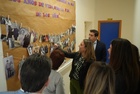 La consejera de Política Social, Familias e Igualdad, Conchita Ruiz, junto con el alcalde de Blanca, Ángel Pablo Cano, durante la visita a la residencia...