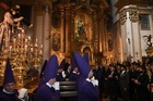 El jefe del Ejecutivo regional, Fernando López Miras, durante el traslado de la imagen de Nuestro Padre Jesús Nazareno desde el convento de las Agustinas...