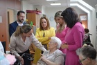La consejera de Política Social, Familias e Igualdad, Conchita Ruiz, durante su visita a la residencia Caser Alameda de Lorca (2)