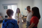 La consejera de Política Social, Conchita Ruiz, junto al personal de Servicios Sociales Murcia Norte (1)