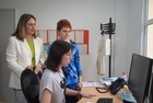 La consejera de Política Social, Conchita Ruiz, junto al personal de Servicios Sociales Murcia Norte (2)