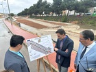 El consejero de Fomento e Infraestructuras, Jorge García Montoro, durante la supervisión de las obras de un sistema urbano de drenaje en San Javier...