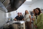 Visita a la cocina del comedor social de la Hospitalidad Santa Teresa de Cartagena (2)