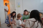 La consejera de Política Social, Familias e Igualdad, Conchita Ruiz, durante su visita al centro de atención temprana AtemyTea