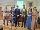 El consejero de Presidencia, Portavocía, Acción Exterior y Emergencias, Marcos Ortuño, y el de Educación y Formación Profesional, Víctor Marín, entregan los premios del I Concurso regional de ensayos en Ciencia Política para alumnos de Bachillerato 'Juan J. Linz'. 