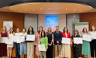 Foto de familia tras la entrega de diplomas