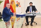 El presidente de la Comunidad, Fernando López Miras, durante su reunión con el alcalde de Moratalla, Juan Soria