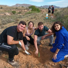 Estudiantes de los Ciclos Formativos en Producción Agroecológica y Aprovechamiento y Conservación del Medio Natural inoculan hongos a especies vegetales...