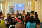 La consejera de Pol&iacute;tica Social, Familias e Igualdad, Conchita Ruiz, junto a la vicepresidenta de Aspaym, Mar&iacute;a del Mar Mart&iacute;nez, durante el acto institucional por el D&iacute;a Internacional de la Lesi&oacute;n Medular (1)