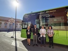 El director general de Movilidad y Transporte, José Antonio Verdú, junto al alcalde de La Unión, Joaquín Zapata, en la presentación del primer autobús...