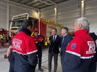 El consejero de Presidencia, Portavocía, Acción Exterior y Emergencias, Marcos Ortuño, visitó hoy las instalaciones del parque de bomberos de San Pedro del Pinatar junto con el alcalde del municipio, Pedro Javier Sanchez.