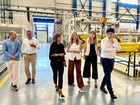 La consejera de Empresa, Empleo y Econom&iacute;a Social, Marisa L&oacute;pez Arag&oacute;n, durante una visita a la empresa MTorres el pasado a&ntilde;o 2025.