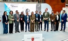 La consejera Carmen Conesa, y los directores generales del &aacute;mbito tur&iacute;stico, con alcaldes de la Regi&oacute;n asistentes a la presentaci&oacute;n de Estrategia...