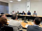 La consejera Sara Rubira y el consejero Jorge Garc&iacute;a Montoro, durante la reuni&oacute;n mantenida con representantes de las Cofrad&iacute;as de Pescadores de la...