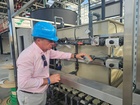 El director del Imida, Andr&eacute;s Mart&iacute;nez, durante una de las visitas realizadas a empresas del sector en Flandes.