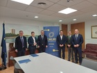 El consejero de Medio Ambiente, Universidades, Investigaci&oacute;n y Mar Menor, Juan Mar&iacute;a V&aacute;zquez, junto al CEO y Consejero Delegado de Widhoc Smart Solutions,...