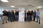 La secretaria auton&oacute;mica de Energ&iacute;a, Sostenibilidad y Acci&oacute;n Clim&aacute;tica, Mar&iacute;a Cruz Ferreira, junto a parte de los participantes en la reuni&oacute;n presencial...