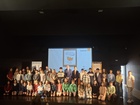 El consejero de Educaci&oacute;n y FP, V&iacute;ctor Mar&iacute;n, junto al alumno ganador y los centros educativos participantes en el certamen
