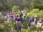 Algunos j&oacute;venes durante la visita en el Parque Regional de Sierra Espu&ntilde;a (imagen de archivo).