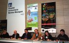El director general de Salud Pública junto a miembros de FEDER durante la lectura del decálogo