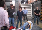 El presentador del programa 'El hormiguero', Pablo Motos, se interesa por los prototipos de la Solar race Región de Murcia