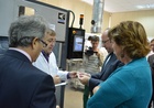 Momento de la visita del consejero de Educación, Universidades y Empleo, Pedro Antonio Sánchez, al nuevo laboratorio de polímeros del Centro Nacional...