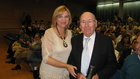 La consejera de Familia e Igualdad de Oportunidades, Violante Tomás, entrega el premio al Mayor del Año a Francisco Parra