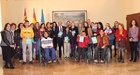 El presidente de la Comunidad recibe a la presidenta de Astrapace y a un grupo de personas de esta asociación