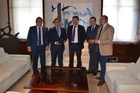 El presidente de la Comunidad recibe a los responsables del Grupo Caliche por su reconocimiento al 'Transportista del año en Europa' (2)