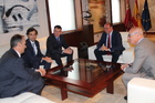 Pedro Antonio Sánchez se reúne con el vicepresidente de Sabic en Europa y con el director de esta compañía en Cartagena