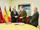 El presidente de la Comunidad recibe al embajador de Bélgica en España, Pierre Labouverie
