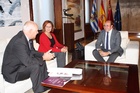 El jefe del Ejecutivo regional se reúne con la alcaldesa de Jumilla y el presidente de la Junta Central de Hermandades de Semana Santa de este municipio...
