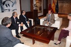 Pedro Antonio Sánchez se reúne en el Palacio de San Esteban con el presidente de la Agrupación Sardinera de Murcia, Gregorio González (2)