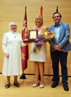 La consejera de Familia e Igualdad de Oportunidades, Violante Tomás, junto a la presidenta de la Federación de residencias y servicios de atención...