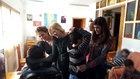 La consejera de Familia e Igualdad de Oportunidades, Violante Tomás durante la entrega de regalos de Navidad en el Hogar Funcional Leyva (1)