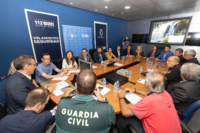 El jefe del Ejecutivo regional, Fernando López Miras, preside la reunión para abordar las actuaciones ante la alerta roja por fuertes lluvias (I)