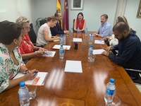 La vicepresidenta del Gobierno, Isabel Franco, se reúne con representantes de la Fundación Secretariado Gitano
