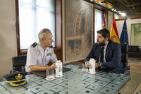 El presidente de la Comunidad, Fernando López Miras, se reúne con el nuevo Jefe Superior de la Policía Nacional en la Región de Murcia, Alfonso Navarro.