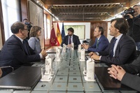El jefe del Ejecutivo regional, Fernando López Miras, se reúne con la presidenta de Navantia, Susana de Sarriá
