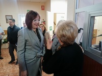 La vicepresidenta Isabel Franco visita el centro social de La Unión que atiende a 3.200 personas mayores