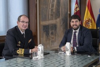 El presidente de la Comunidad, Fernando López Miras, recibe al nuevo Almirante Jefe del Arsenal de Cartagena, Pedro Luis de la Puente