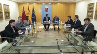 El jefe del Ejecutivo autonómico, Fernando López Miras, se reúne con el presidente de la Asamblea Regional y los portavoces de los grupos parlamentarios para informarles de las decisiones adoptadas en el Consejo de Gobierno