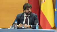 El jefe del Ejecutivo regional, Fernando López Miras, se reúne con el presidente de la Federación Regional de Organizaciones y Empresas de Transporte de Murcia (FROET), Pedro Díaz, y representantes de diferentes asociaciones de la industria agroalimentaria