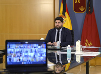 El jefe del Ejecutivo regional, Fernando López Miras, participa en la reunión por vía telemática de dirigentes autonómicos con el presidente del Gobierno central, Pedro Sánchez (2)