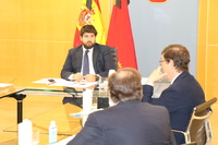 El jefe del Ejecutivo autonómico, Fernando López Miras, presidió hoy la reunión de constitución del Comité de Seguimiento poscovid de la Región de Murcia (2)