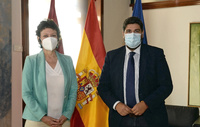 El jefe del Ejecutivo autonómico, Fernando López Miras, ha mantenido un encuentro en el Palacio de San Esteban con la portavoz parlamentaria María Marín