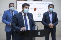 López Miras preside la firma del acuerdo con el sector agrario ante la negociación de la Política Agraria Común (2)